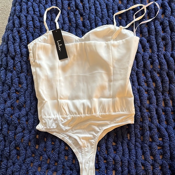 White Lulus bodysuit. New with tags. Never worn. - Picture 3 of 4